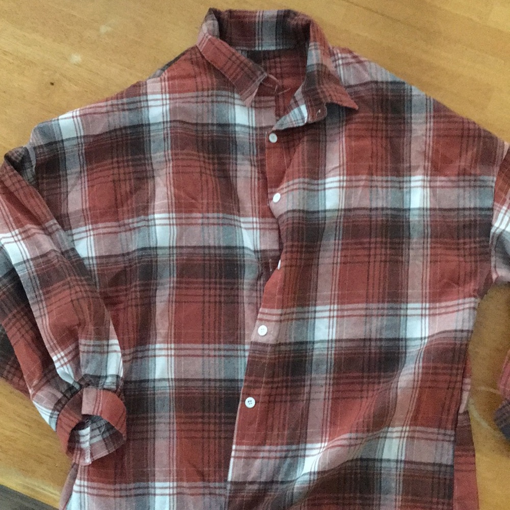 Two never warn flannels - Picture 2 of 4